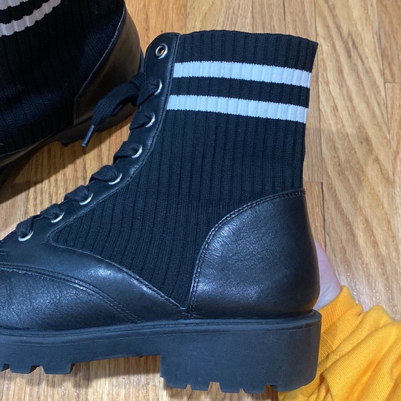 COPY - Black Steve Madden Lace Up Boots. Size 9. - Picture 5 of 6